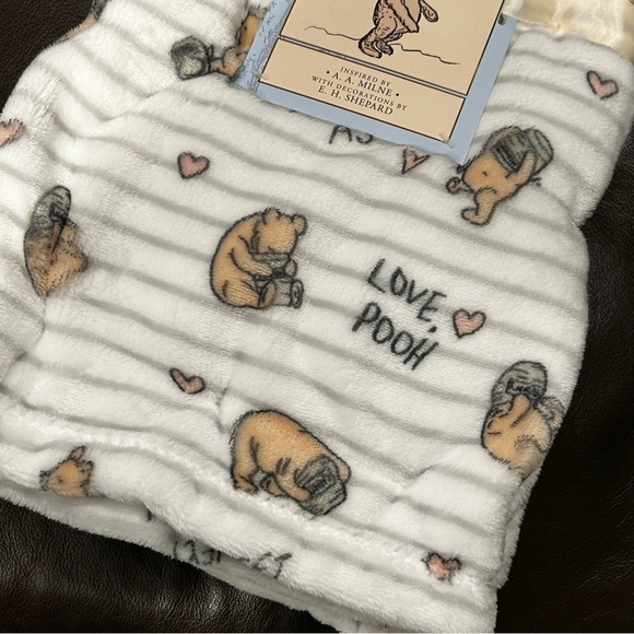 Classic Winnie the Pooh Baby Blanket - Picture 6 of 6